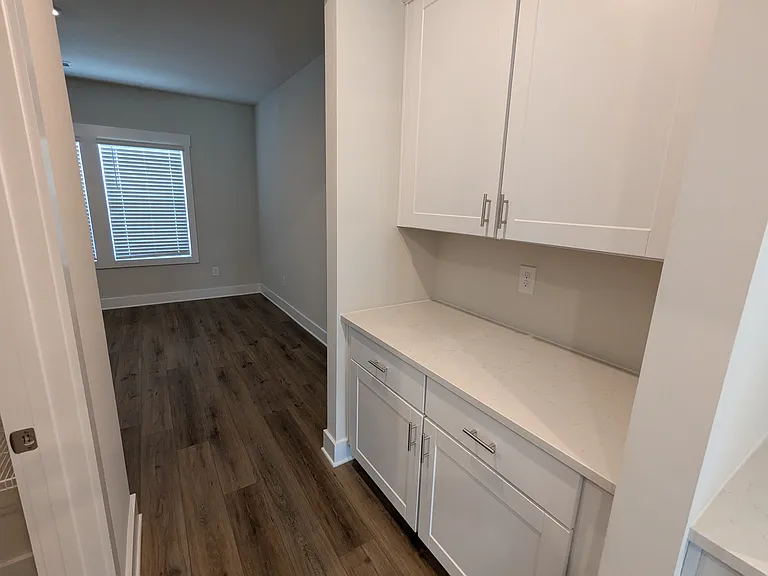 416 Roderick Ln — Photo 8