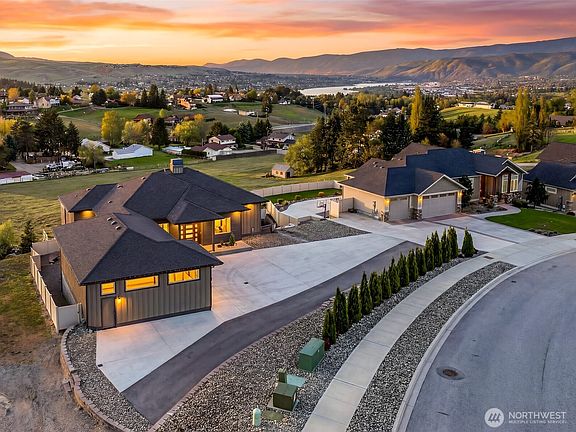 2nd image of 854 Autumn Crest Drive