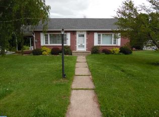 829 W Maple St, Valley View, PA 17983