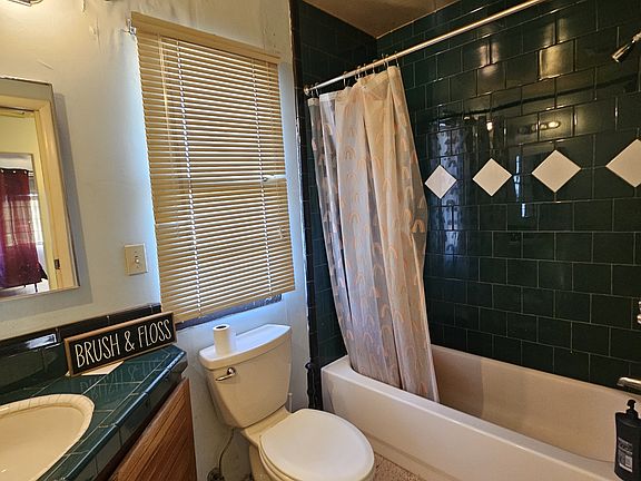 5th image of 2541 E Adams St