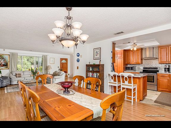 5th image of 2222 Warmlands Ave