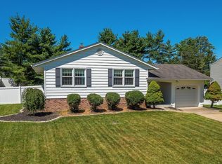 22 Knightswood Dr, Marlton, NJ 08053