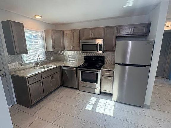 5th image of 1008B Brownlea Dr