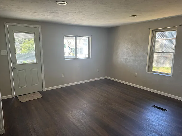 291 Maryland Ave — Photo 9