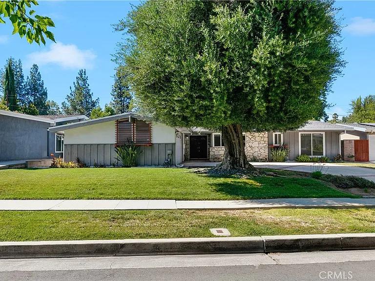22951 Austin St — Photo 55