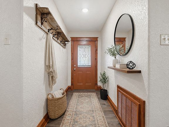 3rd image of 231 Bluebonnet Ln