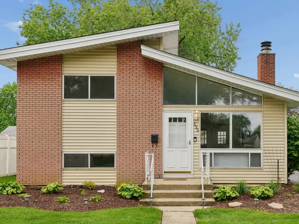 324 Mission Ave, Villa Park, IL 60181