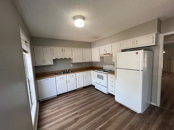 4th image of 3051 Greenlodge Ln