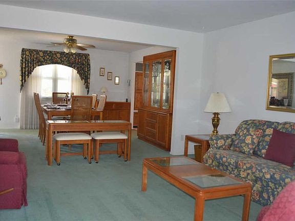 3rd image of 8605 Carriage Way Dr