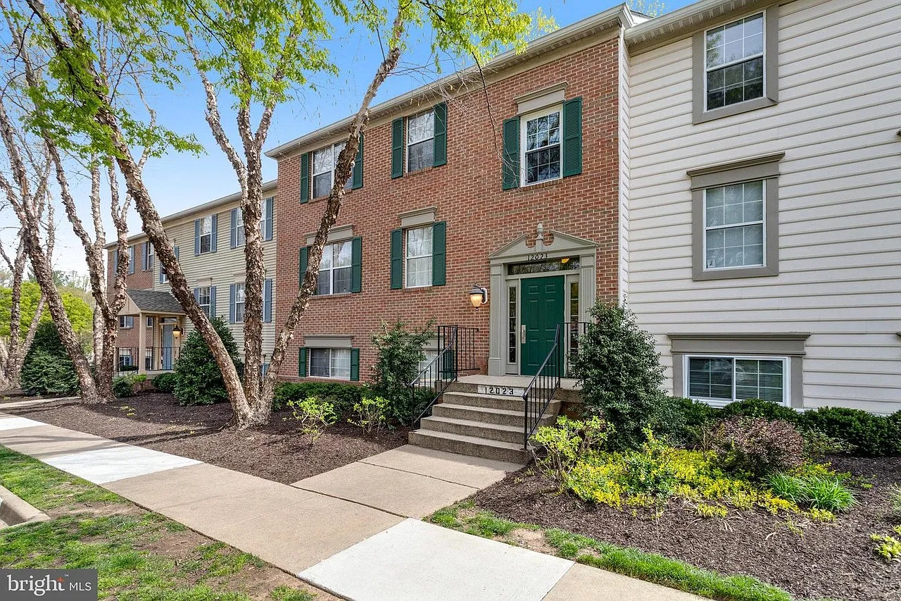 3 bed, 1123 sqft, $2,695 — Photo 1