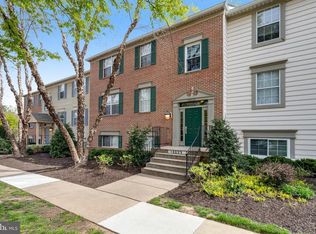 12023 Golf Ridge Ct APT 102, Fairfax, VA 22033