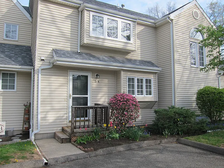 5 W Meadow Ln #4 — Photo 1