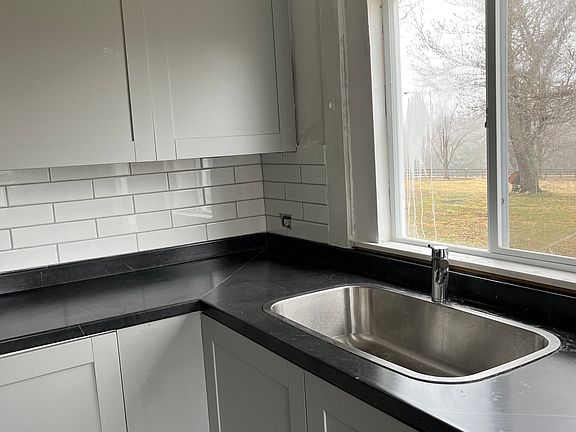 3rd image of 383 Starling Dr