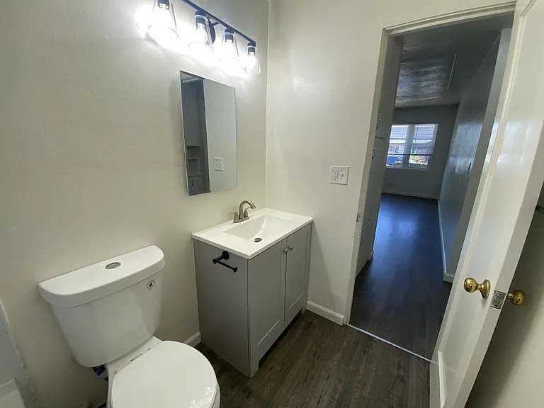 563 W Center St — Photo 28