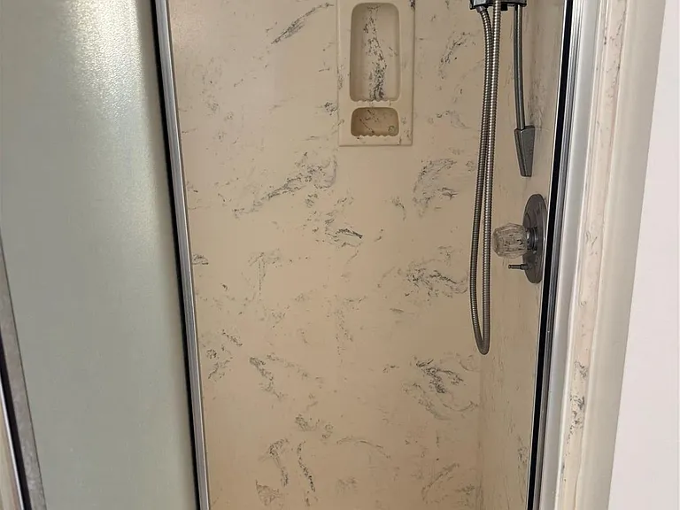 120 Hiwon Dr — Photo 21