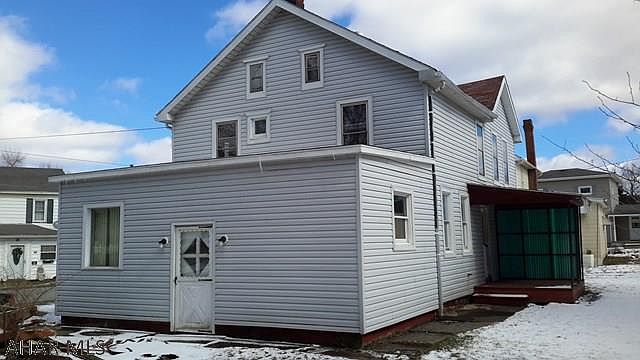 2nd image of 504 Howell St