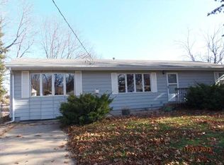 8055 Pilmer Dr, Des Moines, IA 50320