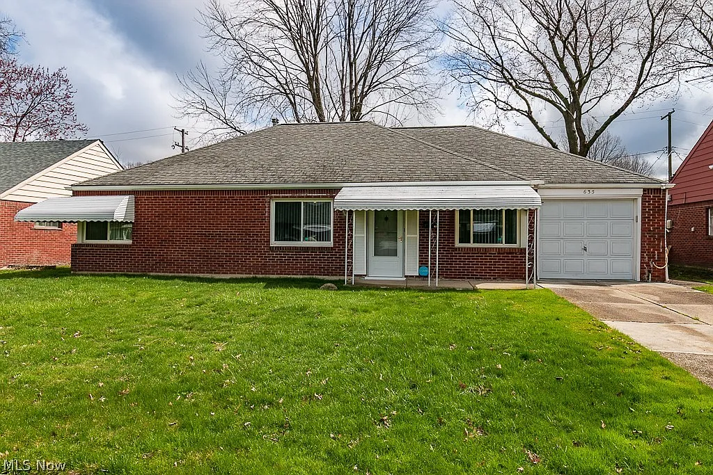 635 Sycamore Dr photo 1