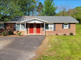 221 Greenbriar Dr, Cedartown, GA 30125