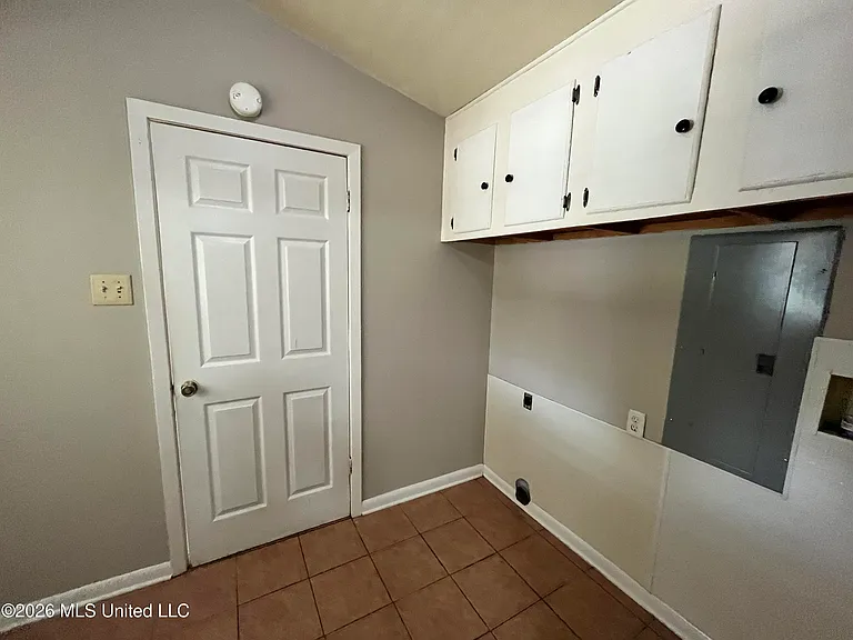 1598 Custer Dr — Photo 9