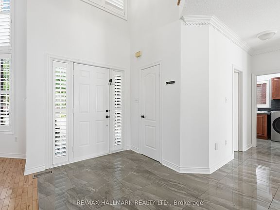 3rd image of 2013 Rosemount Cres