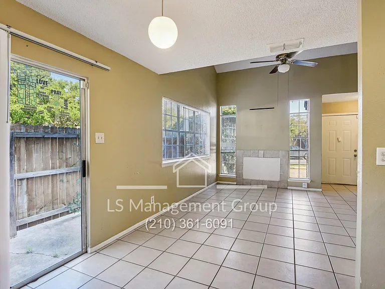 6702 Windsor Holw — Photo 11