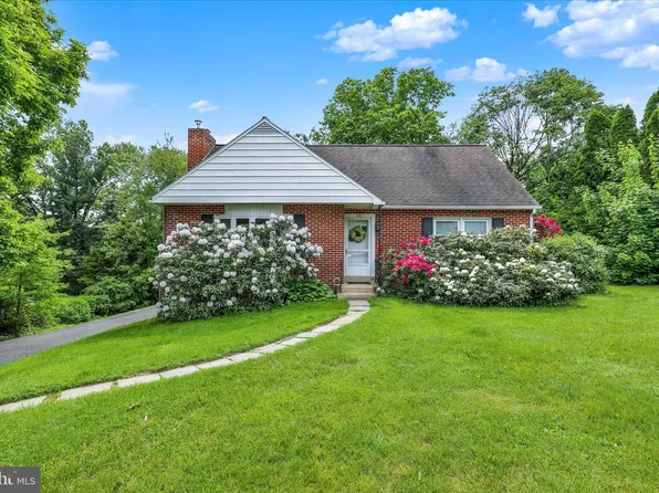 36 Peacock Dr, Lancaster, PA 17601