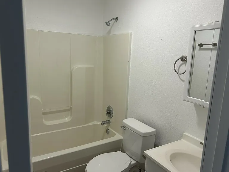 Falcon Crest Two Bedroom Bathroom