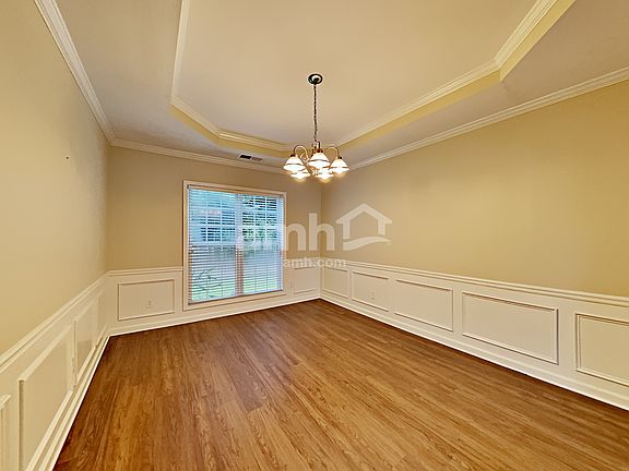 4th image of 1664 Crittenden Ln