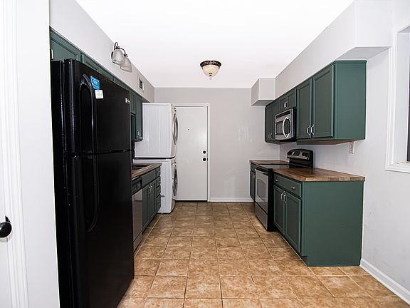 5th image of 4400 Poplar Ave APT 4