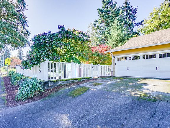 3rd image of 1110 NE 104th Ave