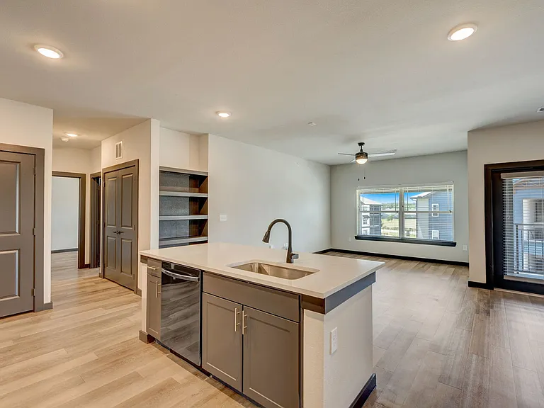 Skyview Flats — Photo 42