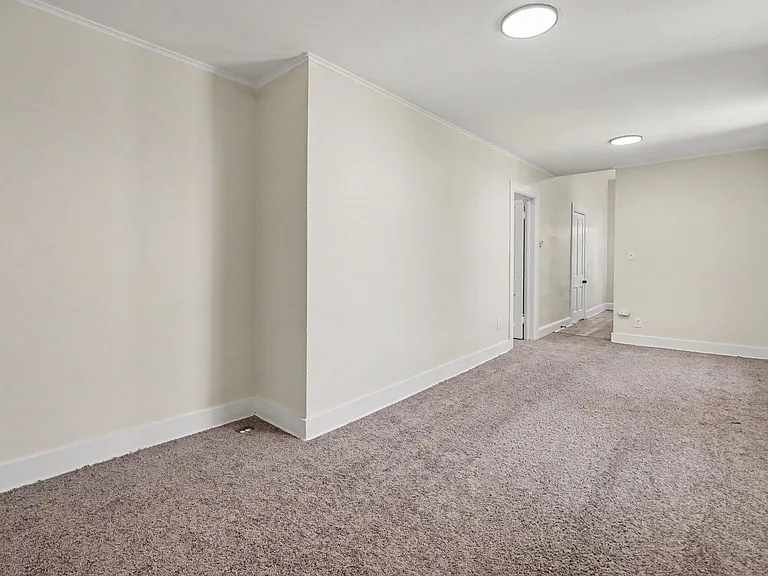 703 N Meade St — Photo 5