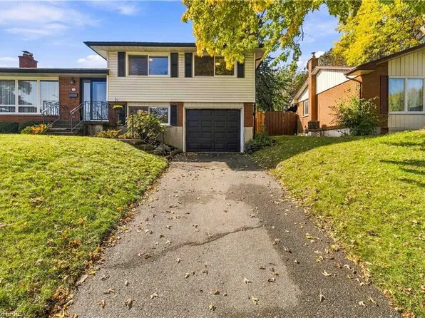 22 Applewood Cres, Guelph, ON N1H 6B2