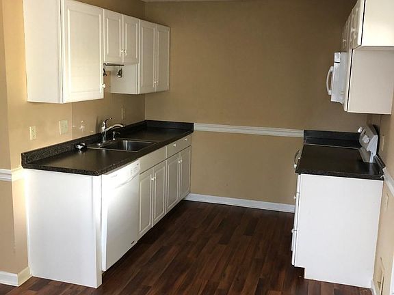 4th image of 133 Carriage Hill Dr
