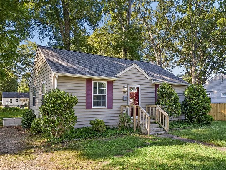 624 Sterling St — Photo 3