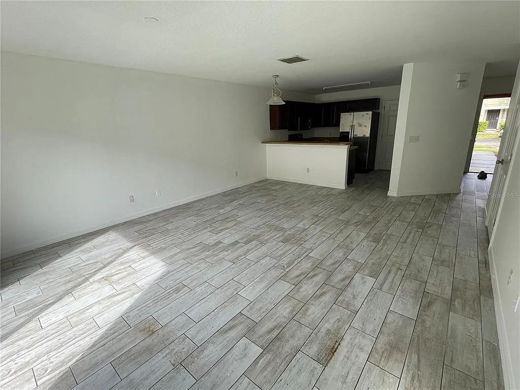 3 bed, 2.5 bath, 1495 sqft, $1,950 — Photo 2