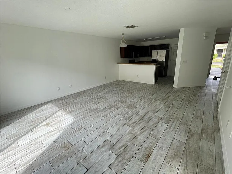 765 Cresting Oak Cir #127 — Photo 2