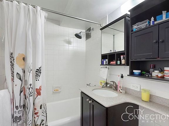 5th image of 320 E 42nd St APT 403