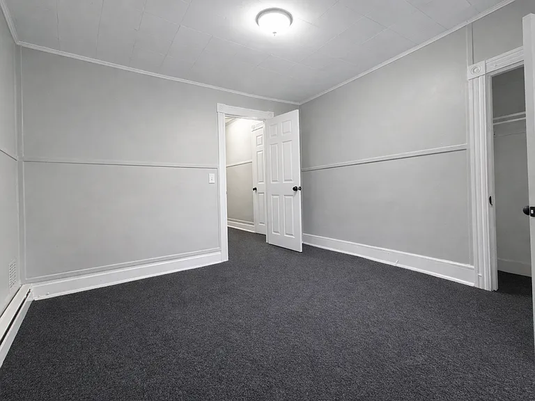 514 N Curley St — Photo 14