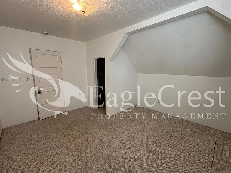 613 Locust St — Photo 47