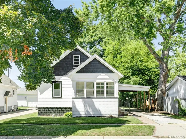 1607 Howard St, Port Huron, MI 48060