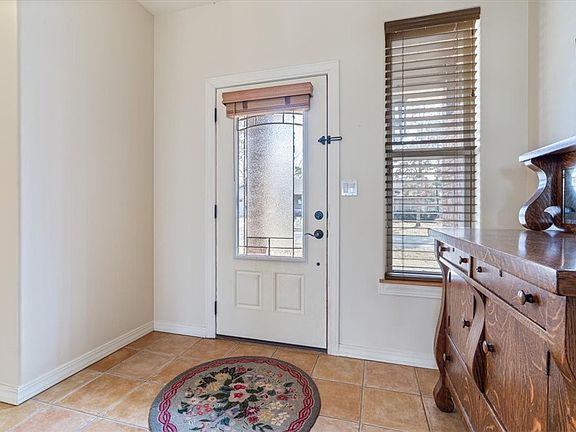 4th image of 11 Hillcrest Dr