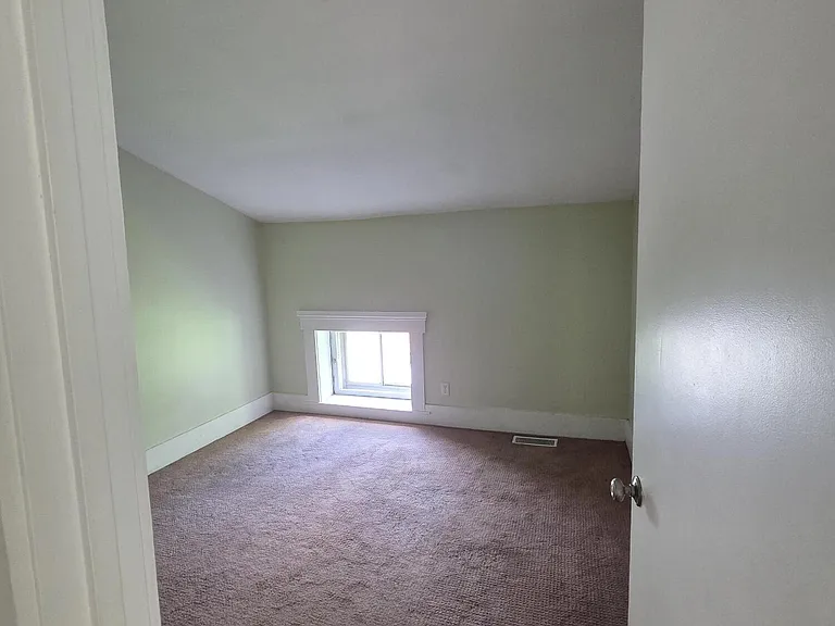 122 E Oak St #2 — Photo 8