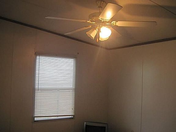4th image of 1131 Summerville Dr