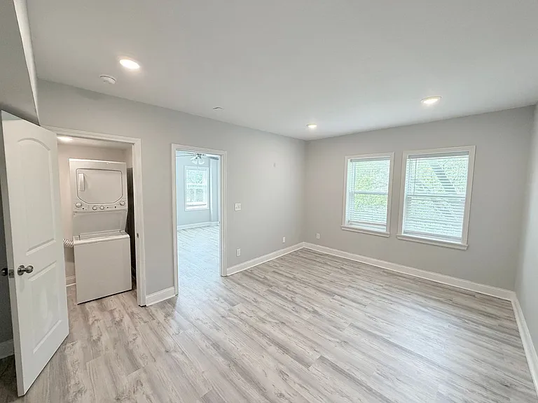 1205 E Armour Blvd — Photo 11