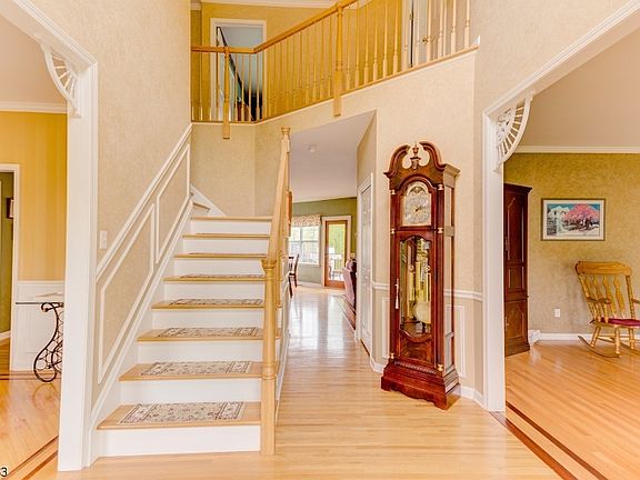 4th image of 22 Dana Dr
