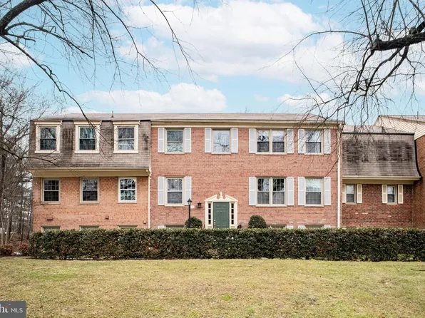 5976 Westchester Park Dr #5976-T-1, College Park, MD 20740