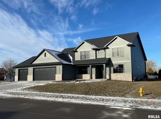 5862 Julie Ann Rd, Bettendorf, IA 52722