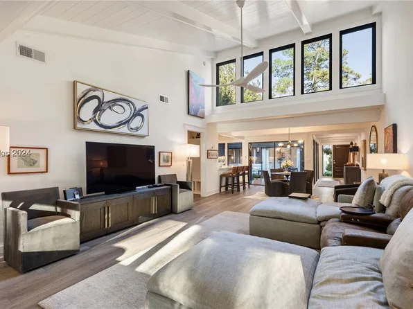 15 Calibogue Cay Rd APT 384, Hilton Head Island, SC 29928